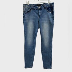 Forever 21 Women's Distressed Faded Skinny Jeans Size 14 Mid Wash Casual Denim